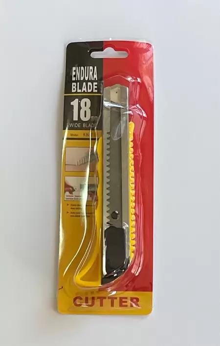 Cutter cu protectie 18mm blister B0112 -1 Cutter cu protectie 18mm blister B0112 -1