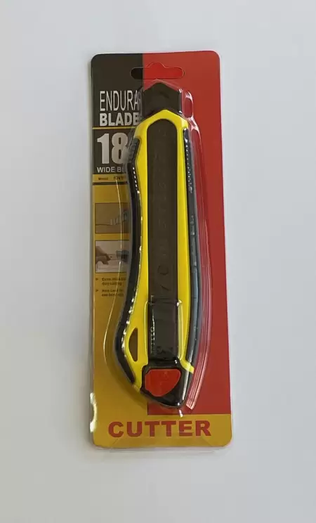 Cutter cu protectie 18mm blister S200  B1370  -1 Cutter cu protectie 18mm blister S200  B1370  -1